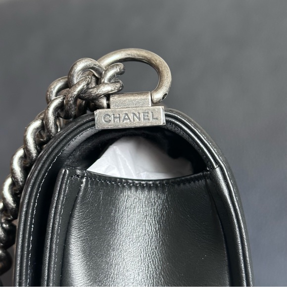 Chanel Boy Medium - Picture 12 of 15
